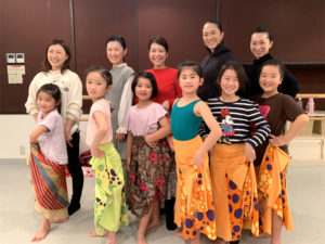 ワイワイフラメンカ yy-flamenca 親子レッスン キッズ ママ達 セビジャーナス フラメンコスクール